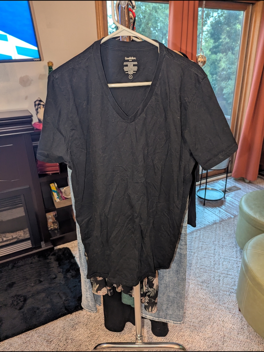 🤎Goodfellow & Co Black V-Neck Men's T-Shirt